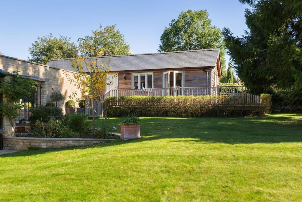 Charming Cottage Surrounded By Idyllic Garden In Peaceful Location In Central 查尔伯里 外观 照片